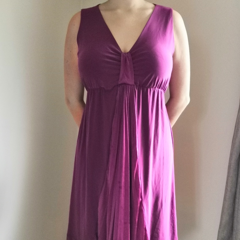 Sleeveless maternity dress